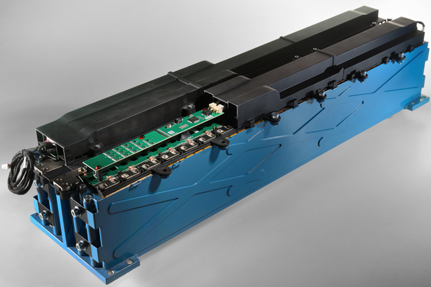 FEV STELLT KOSTEN- UND BAURAUMOPTIMIERTES BATTERIEKONZEPT FÜR HIGH-PERFORMANCE-HYBRIDFAHRZEUGE VOR